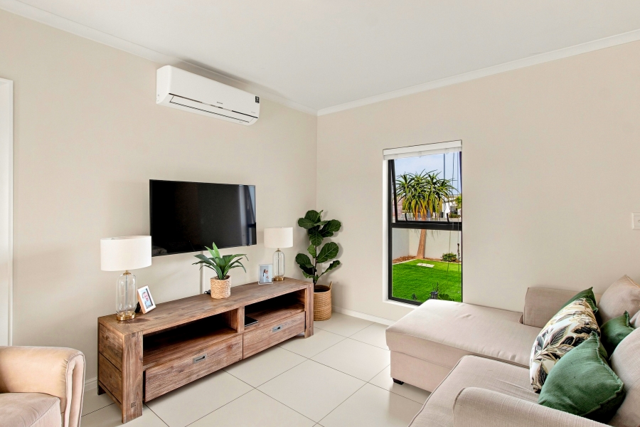 3 Bedroom Property for Sale in Aan de Wijnlanden Western Cape